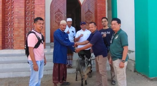 Hadiah Kurban dari Gereja Untuk Masjid di Labuan Bajo