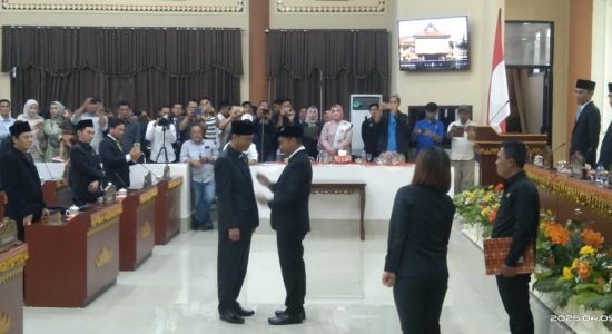 Politisi NasDem Tanggamus Jonartak Dinata Resmi Dilantik Jadi Anggota DPRD Tanggamus 